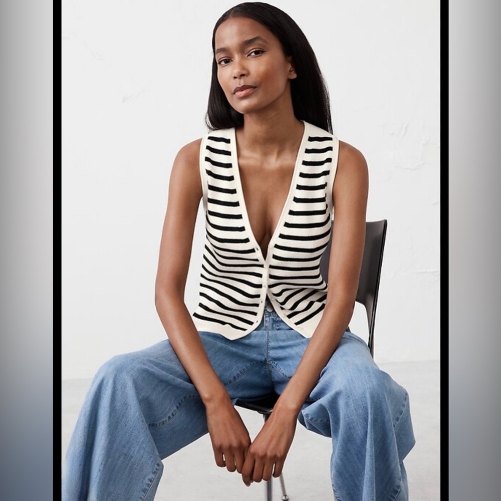 Banana Republic Factory Striped V-Neck Sweater Vest - Buttoned Black White L